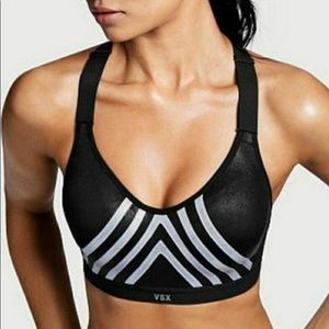 VS Sport Limited Ed. Angel Sport Bra Fashion Show